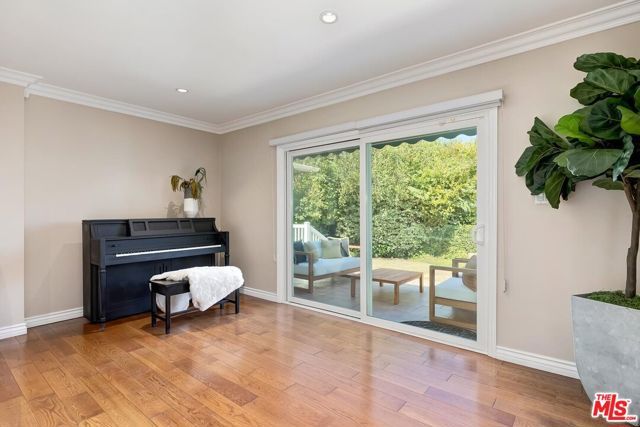 2302 Duxbury Circle, Los Angeles, CA 90034