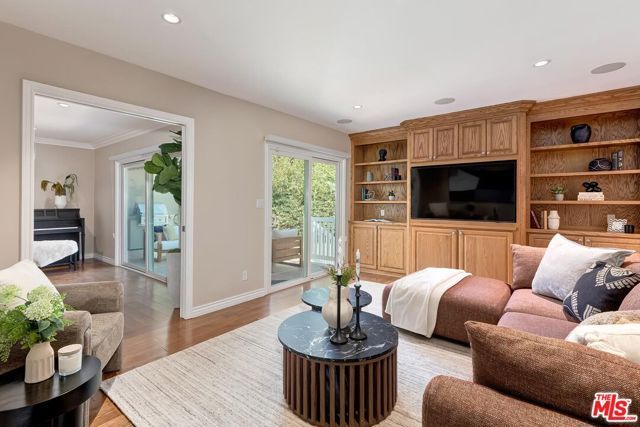 2302 Duxbury Circle, Los Angeles, CA 90034