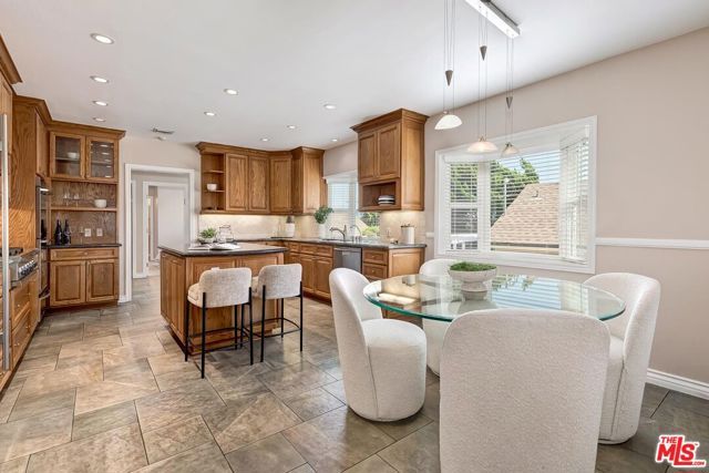 2302 Duxbury Circle, Los Angeles, CA 90034
