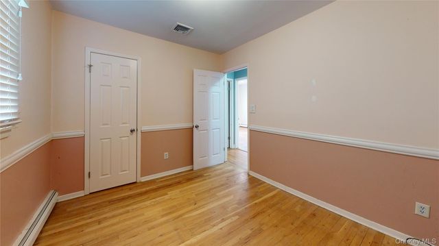 8 Pleasant Avenue, Farmingdale, NY 11735