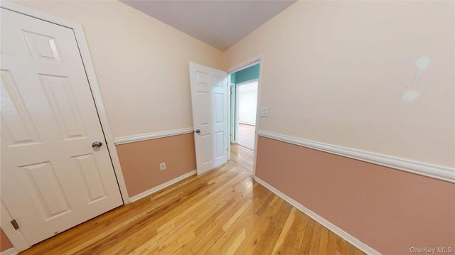 8 Pleasant Avenue, Farmingdale, NY 11735