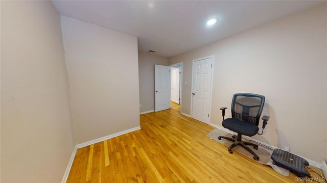 8 Pleasant Avenue, Farmingdale, NY 11735