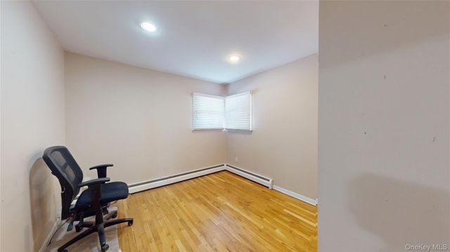 8 Pleasant Avenue, Farmingdale, NY 11735