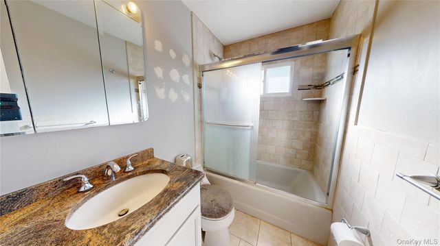 8 Pleasant Avenue, Farmingdale, NY 11735