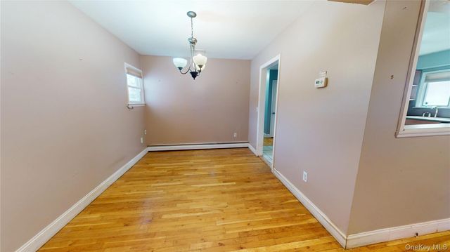 8 Pleasant Avenue, Farmingdale, NY 11735