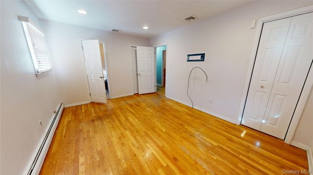 8 Pleasant Avenue, Farmingdale, NY 11735