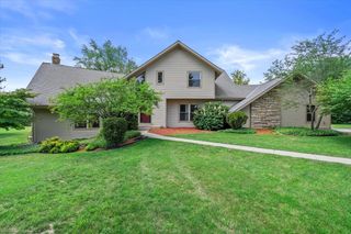 1555 W Spruce COURT, River Hills, WI 53217