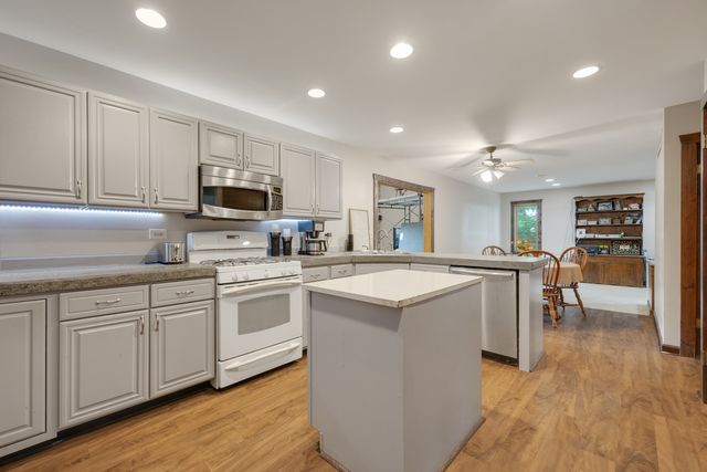 0N555 Pondview Court, Maple Park, IL 60151