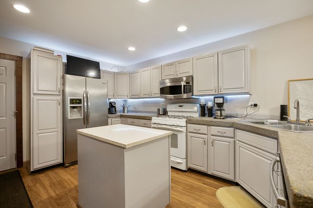 0N555 Pondview Court, Maple Park, IL 60151