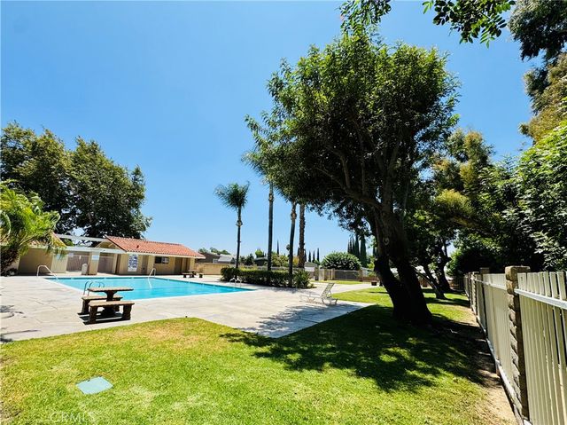 2851 S La Cadena Drive 125, Colton, CA 92324