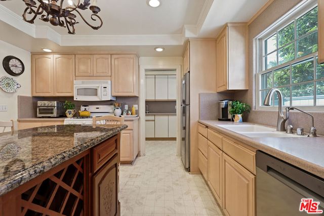 1117 Viscano Drive, Glendale, CA 91207