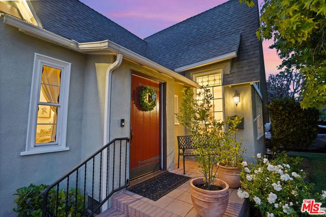 1117 Viscano Drive, Glendale, CA 91207