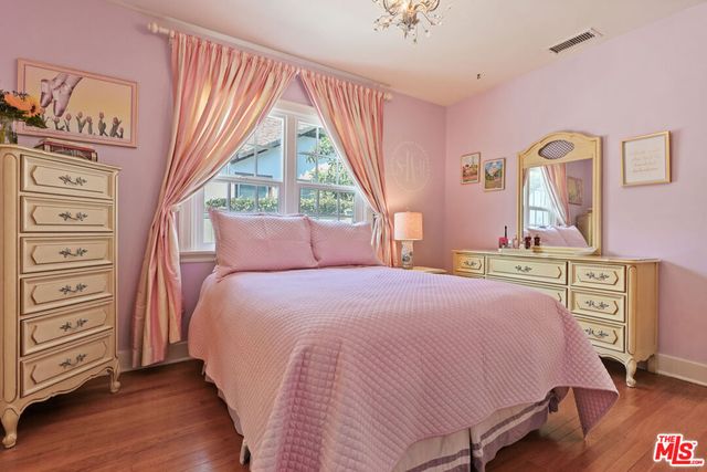 1117 Viscano Drive, Glendale, CA 91207