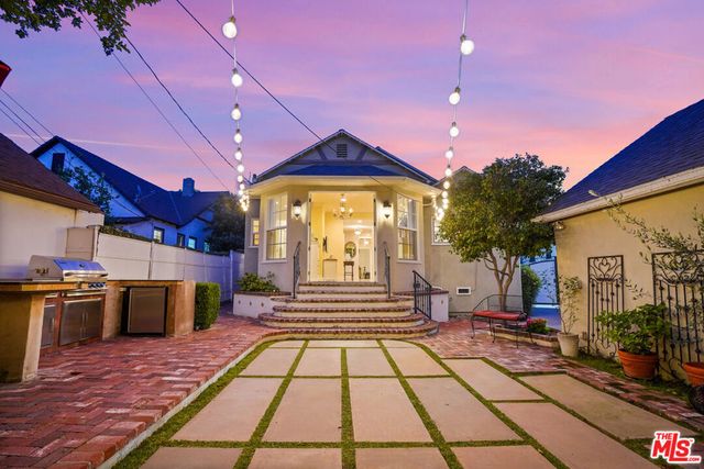1117 Viscano Drive, Glendale, CA 91207