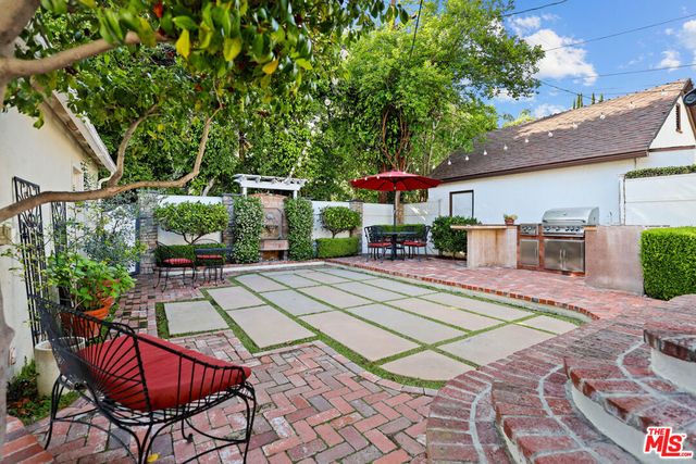 1117 Viscano Drive, Glendale, CA 91207