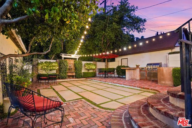1117 Viscano Drive, Glendale, CA 91207