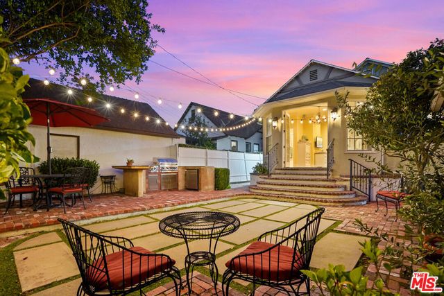 1117 Viscano Drive, Glendale, CA 91207