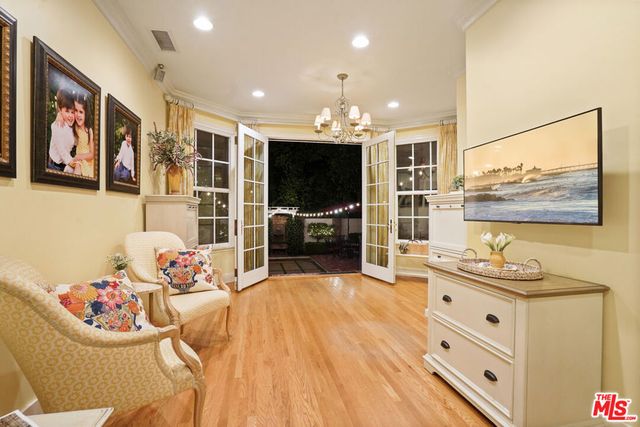 1117 Viscano Drive, Glendale, CA 91207