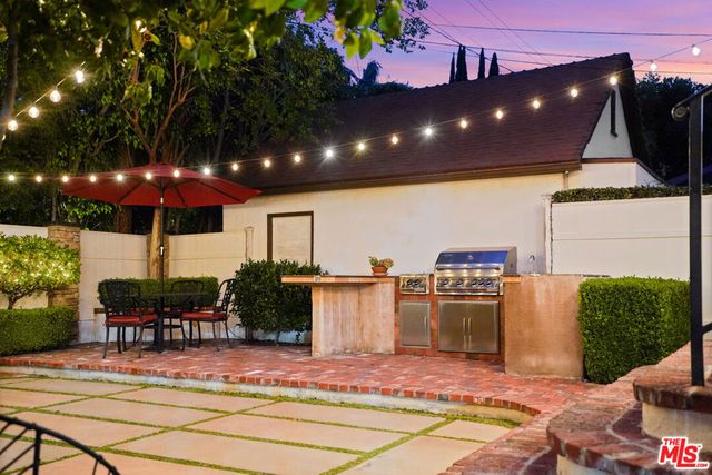 1117 Viscano Drive, Glendale, CA 91207