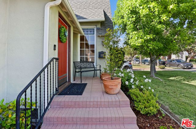 1117 Viscano Drive, Glendale, CA 91207