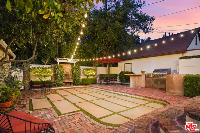 1117 Viscano Drive, Glendale, CA 91207