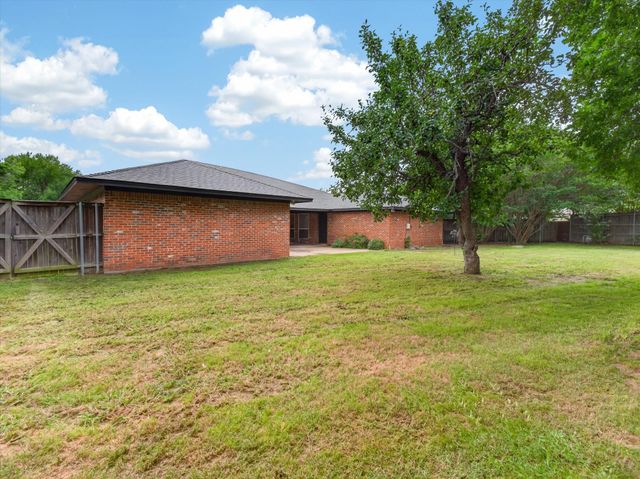 3209 Broken Arrow Road, Denton, TX 76209