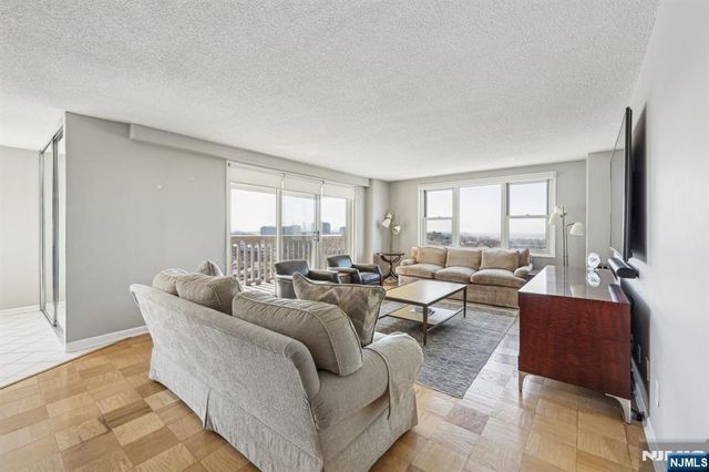 555 North Avenue 11F, Fort Lee, NJ 07024