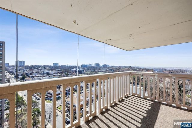 555 North Avenue 11F, Fort Lee, NJ 07024