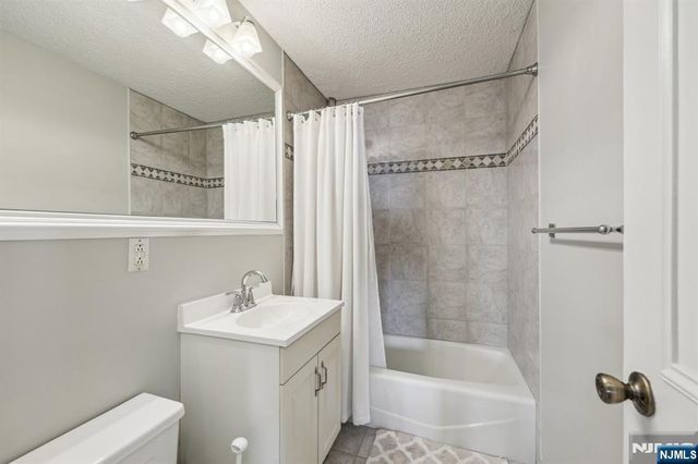 555 North Avenue 11F, Fort Lee, NJ 07024
