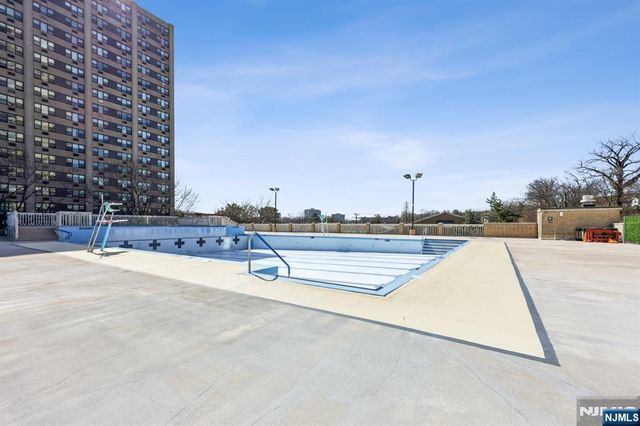 555 North Avenue 11F, Fort Lee, NJ 07024