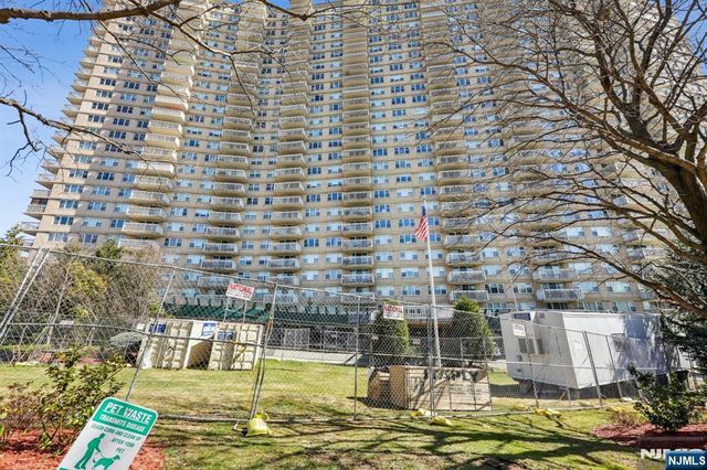 555 North Avenue 11F, Fort Lee, NJ 07024