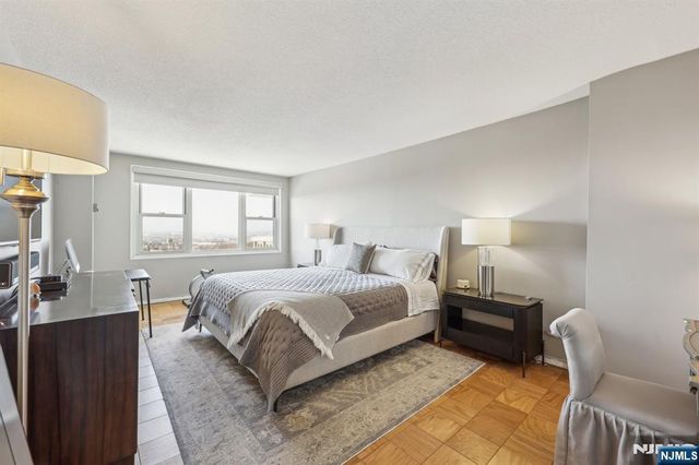 555 North Avenue 11F, Fort Lee, NJ 07024