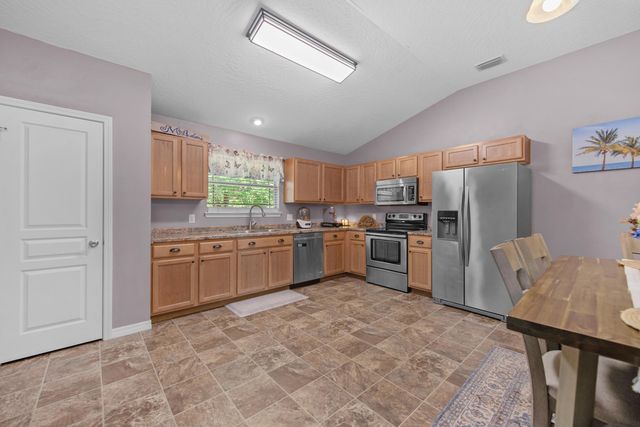 2628 Salamanca St Street, Navarre, FL 32566