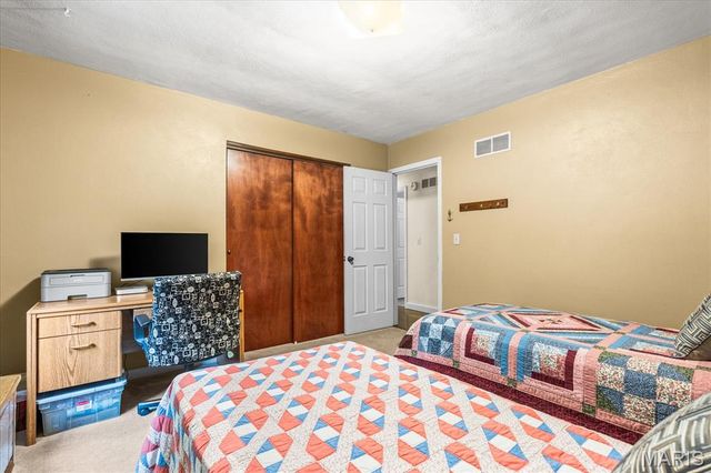 1303 Desoto Drive, O'fallon, IL 62269