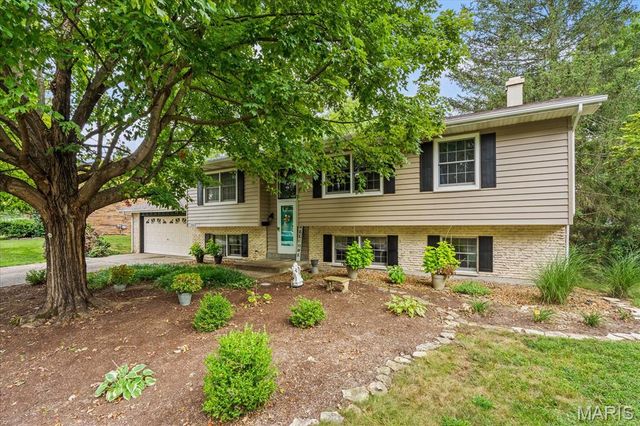 1303 Desoto Drive, O'fallon, IL 62269
