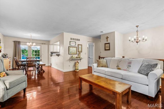 1303 Desoto Drive, O'fallon, IL 62269