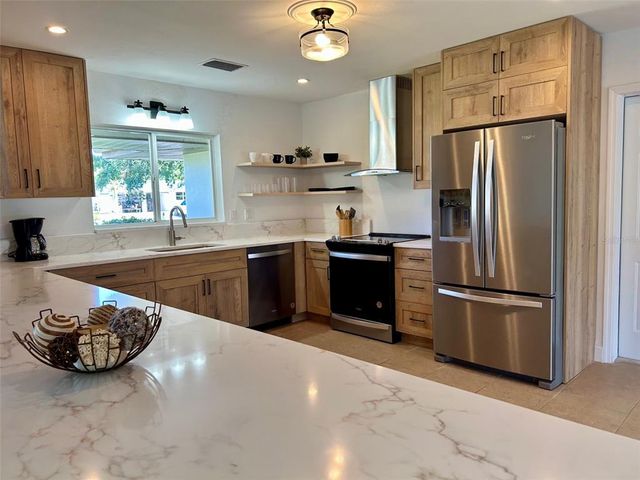 3637 MINEOLA DRIVE, Sarasota, FL 34239