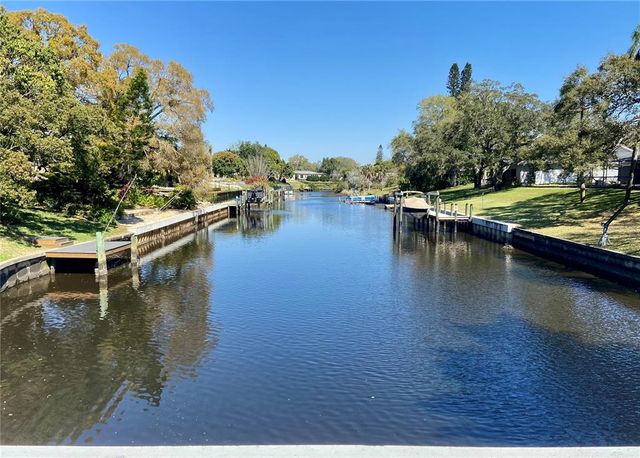 3637 MINEOLA DRIVE, Sarasota, FL 34239