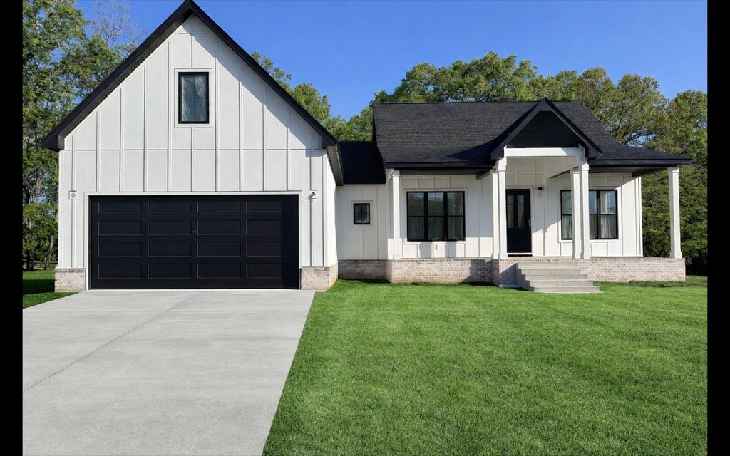 1064 Mulberry St, Burns, TN 37029