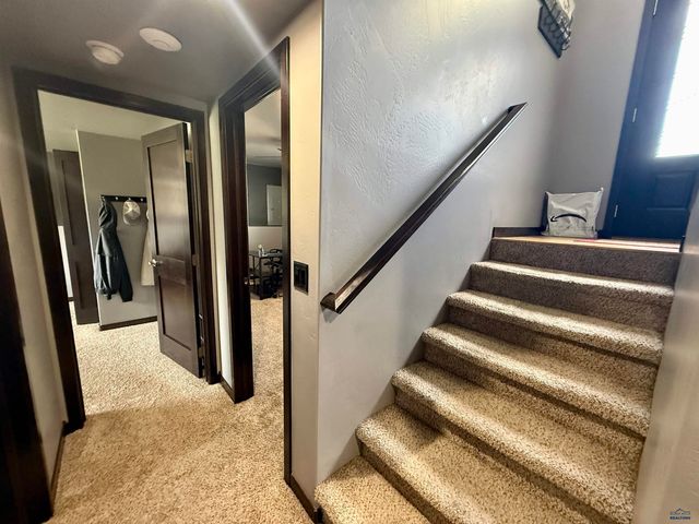 4825 PARKVIEW DR, Rapid City, SD 57701