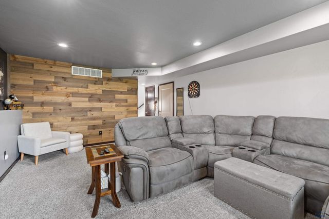 4825 PARKVIEW DR, Rapid City, SD 57701