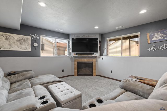 4825 PARKVIEW DR, Rapid City, SD 57701