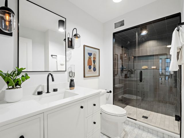 200 E Delaware Place 8-9C, Chicago, IL 60611