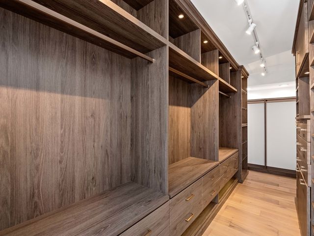 200 E Delaware Place 8-9C, Chicago, IL 60611