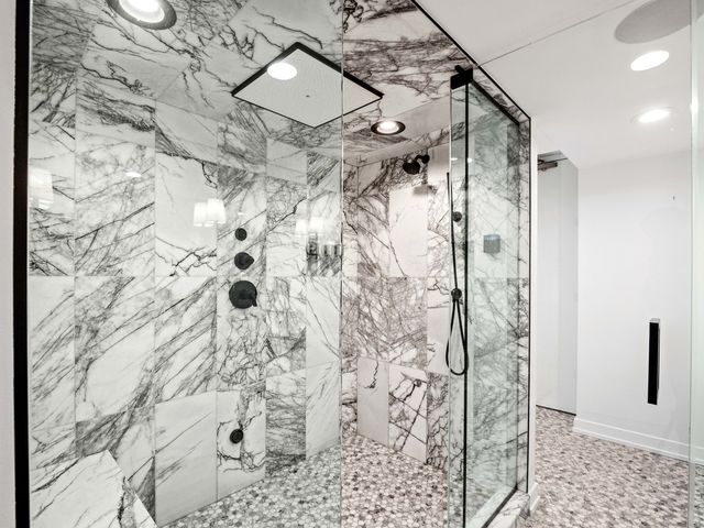 200 E Delaware Place 8-9C, Chicago, IL 60611