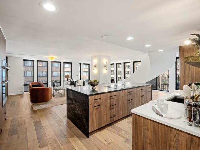 200 E Delaware Place 8-9C, Chicago, IL 60611