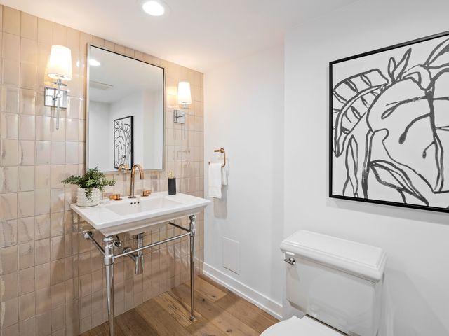 200 E Delaware Place 8-9C, Chicago, IL 60611