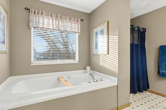 3241 Millbrook Dr, Belleville, IL 62221