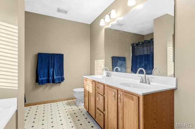 3241 Millbrook Dr, Belleville, IL 62221