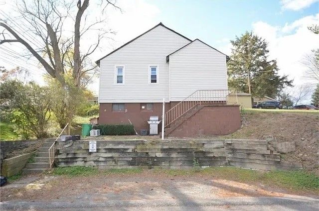 104 Wallace Ave, E Pittsburgh, PA 15112